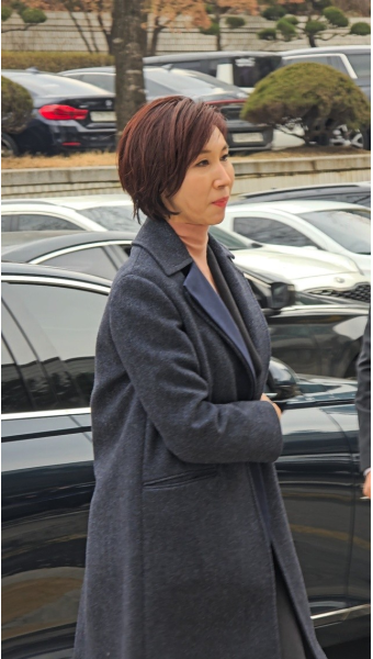 [AT 포토] 재판정 향하는 노소영 아트센터 나비 관장