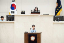 [눈에 띄는 지방자치] 용인시의회, 청소년 지방자치아카데미 구성초 학생들 참여