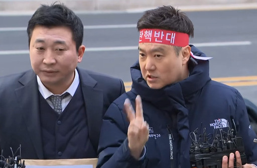 김새론 유족, 김수현과의 미성년 시절 교제 증거 공개 기자회견
