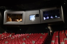 위기의 CGV, CGI홀딩스 채무보증 연장… ‘왜’