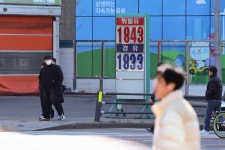석유 최고가격제 변동 예고…정유소 직영 주유소 기름값 인상 유감