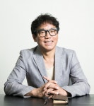 김현동 아우라뷰티 대표 기계와 장인의 콜라보, 네일아트 표현을 넘어서다