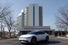 라한호텔, 업계 최초 탄소제로 전기차 충전소 설치