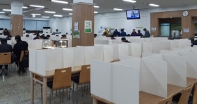 한국지엠 식당에 등장한 칸막이