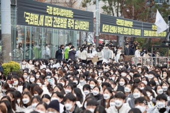 [포토] 거리로 나와 간호법 제정 촉구하는 간호사·간호대학생들