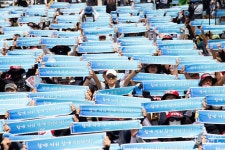옵티칼 고공농성 200일···포기할 수 없는 투쟁