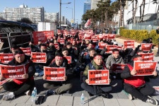 롯데렌탈·오토케어 노동자들, 롯데에 고용보장 촉구