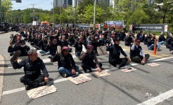 CU 진주센터 농성 이틀째···화물노동자들이 원청 교섭을 바라는 이유