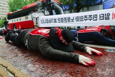 [포토] LS전선노조, 노조 탄압 중단 촉구 오체투지
