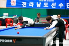 [BM포토] 전국체전 당구 1쿠션 종목 결승전 뱅킹하는 김봉철-최성원