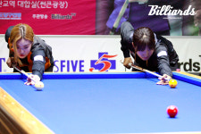 [BM포토] 한밭배 여자 당구 왕중왕대회 결승전 뱅킹하는 피아비와 김보미