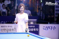 [BM포토] PBA 준결승전서 뱅킹 이벤트하는 당구 여신 한주희