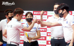 신한금융투자-블루원리조트, 개막 5일 만에 첫 승 신고[PBA 당구 팀리그]