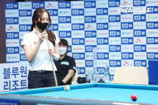 [BM포토] 팔에 파스 붙이고 대회에 나선 김은빈 [사진으로 보는 블루원리조트 챔피언십]