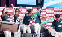 [BM포토] 1세트 승리 후 기뻐하는 NH농협카드 그린포스 팀 [PBA 당구 팀리그]