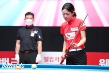 미스샷이 럭키샷으로...크라운해태, 김재근의 럭키샷으로 SK렌터카에 극적인 무승부 [PBA 당구 팀리그]