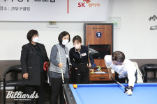 [BM포토] 당구 남자만 배우란 법 있나요? 열심히 배우는 여성 참가자들 [SK렌터카 프로암대회]