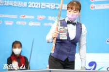 평택캐롬BILLIARDSCLUB | [BM포토] "득점이냐, 아니냐, 그것이 문제로다" 득점 확인하는 이신영 [대한체육회장배 당구대회]