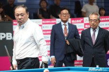 깔끔하게 성공 홍성균 에스와이 구단주의 개막식 시타