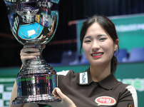 '김가영 키즈' 박정현, LPBA 우승 트로피 품었다…2000년대생 첫 '프로당구 여왕' 탄생