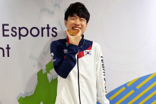 조성주, 아시안게임 e스포츠 첫 금메달…무실세트 우승