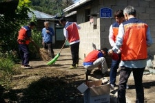 추석맞이 독거노인 가정 `도움의 손길
