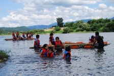 뗏목 타고 다슬기 잡고 하루가 훌쩍~