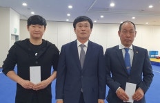 이동윤 충북우슈협회장 체육관에 코로나 격려금