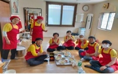 자동차를 이용한 드라이브 스루 봉사