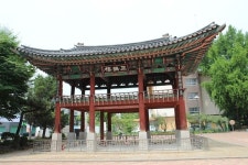 충청도 병영의 출입문, 청주 정곡루(正鵠樓)