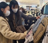 대전 갤러리아타임월드 `신학기 가방 특설매장 운영