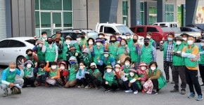 논산시 양촌면 돌풍 피해 농가 돕기 위해 팔 걷었다
