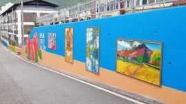 충주 지현동 이색적 마을벽화 눈길