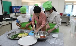 충주 산척초중 김치 전달