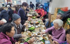 윤승구 풍년골더덕생삼겹살 대표 식사 대접