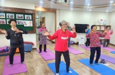 즐겁게 노래하며 건강 챙기세요