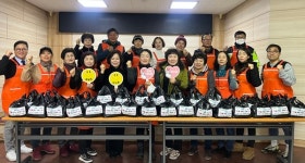 내수읍 자원봉사대 경로당에 떡국떡 전달