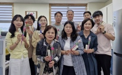 충주중원교육문화원 카네이션 전달 캠페인