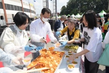 조병옥 음성군수 떡볶이 나눔행사 참여