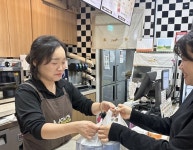 맘스터치 청주 율량점 햄버거 전달
