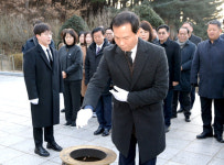 조병옥 음성군수 충혼탑 참배로 을사년 업무 시작