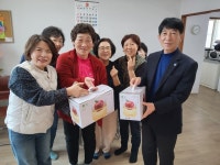 청주 율량사천동 자유총연맹, 경로당 사과즙 기부