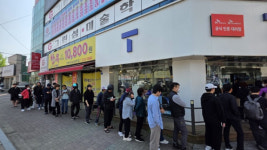 SK텔레콤 해킹 불안감 확산…T월드 유심교체 행렬 진풍경