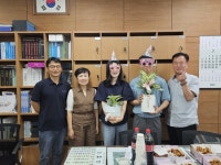 청주시 낭성면 행정복지센터 시보해제 축하 청렴화분 전달