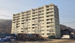 증평군, 흉물 윤모아파트 철거…농촌공간 정비