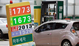 기름값 高高 … 주유소 사장도 손님도 가득 사재기