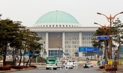 시중은행 사회공헌, 법으로 강제한다