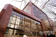 KB국민은행-GS25, 편의점 속 생활금융 플랫폼 확대를 위해  업무제휴