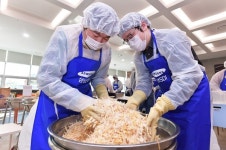 [포토뉴스] 삼성SDI 임직원 재배·수확 참여 모과청 나눔...고용량 배터리 만들듯 꿀과 정성 가득