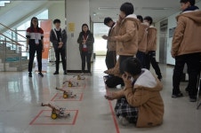 중학생들이 코딩으로 만든 로봇팔 달린 자동차...한화·KAIST 미래인재양성 겨울방학캠프